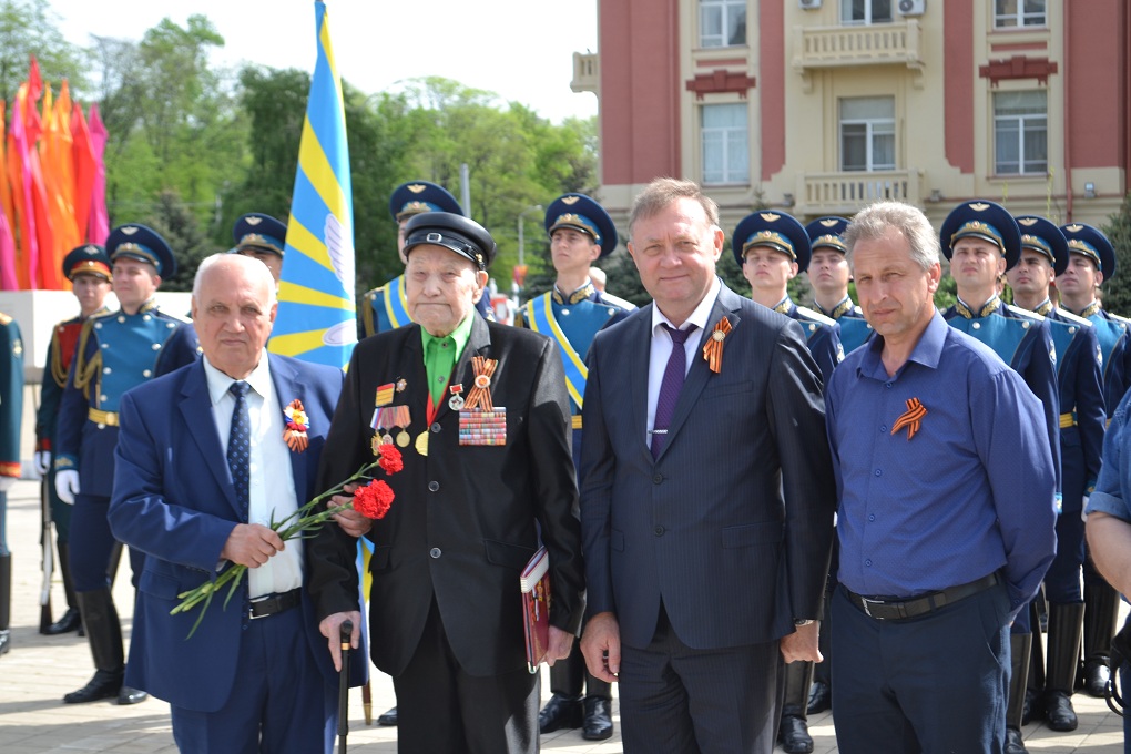 Вручение памятного знака «75 лет обороны Севастополя»